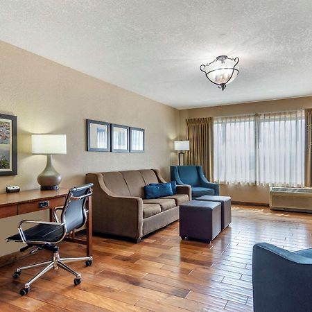 Comfort Inn & Suites Blue Ridge Bagian luar foto