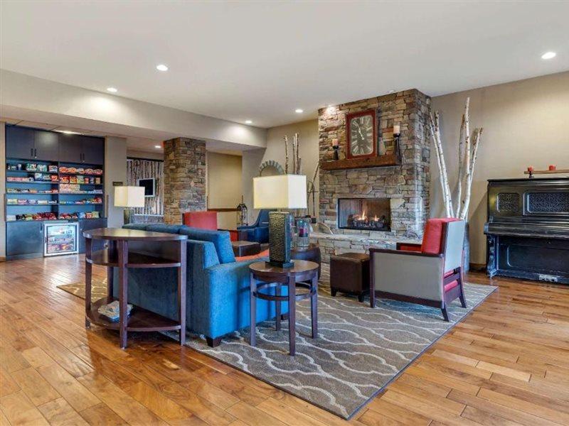 Comfort Inn & Suites Blue Ridge Bagian luar foto