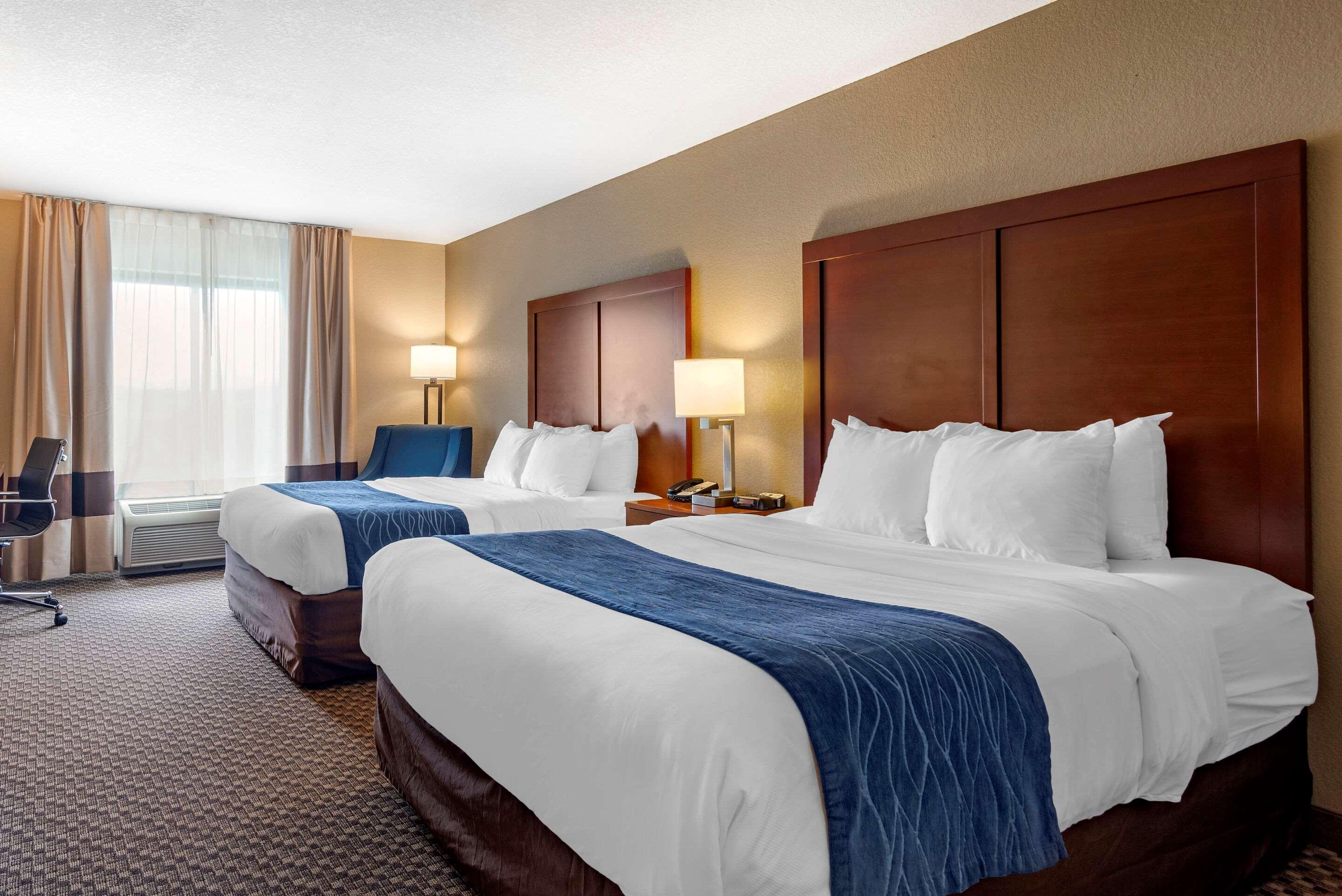 Comfort Inn & Suites Blue Ridge Bagian luar foto