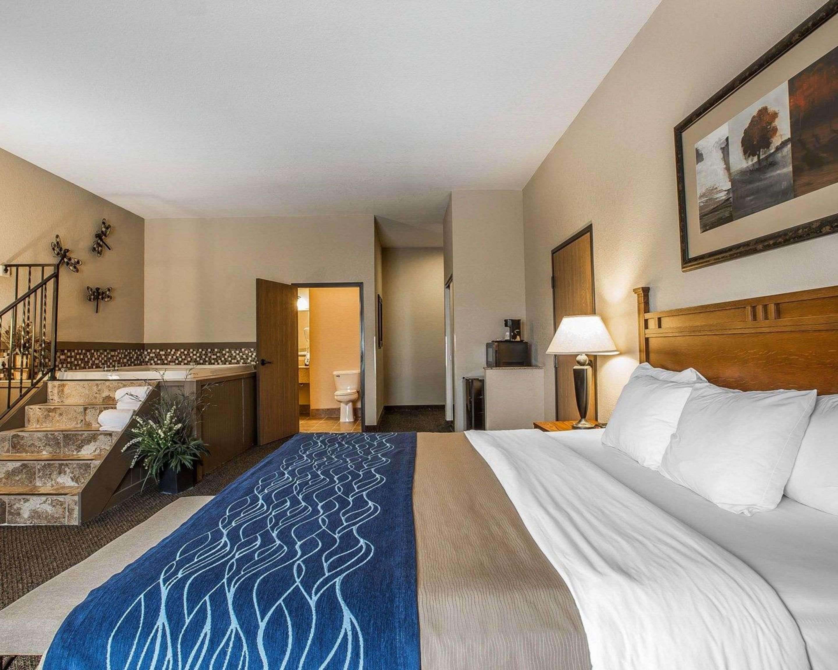 Comfort Inn & Suites Blue Ridge Bagian luar foto
