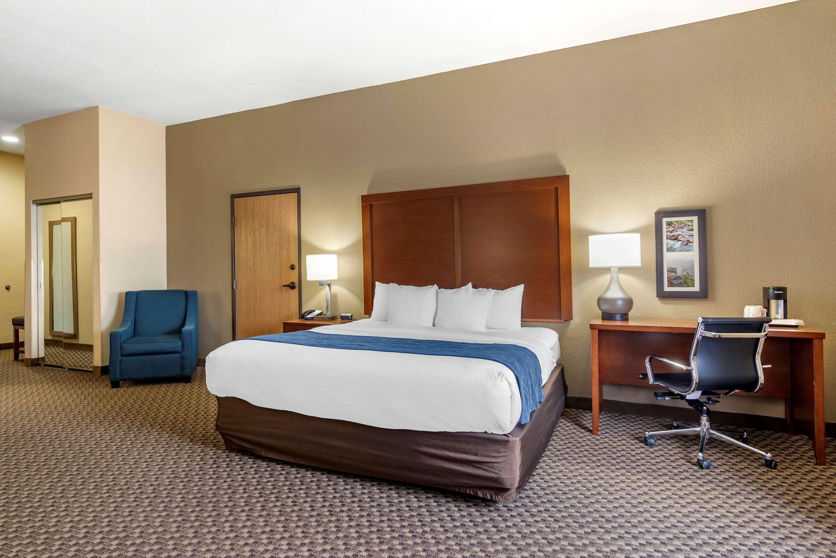 Comfort Inn & Suites Blue Ridge Bagian luar foto