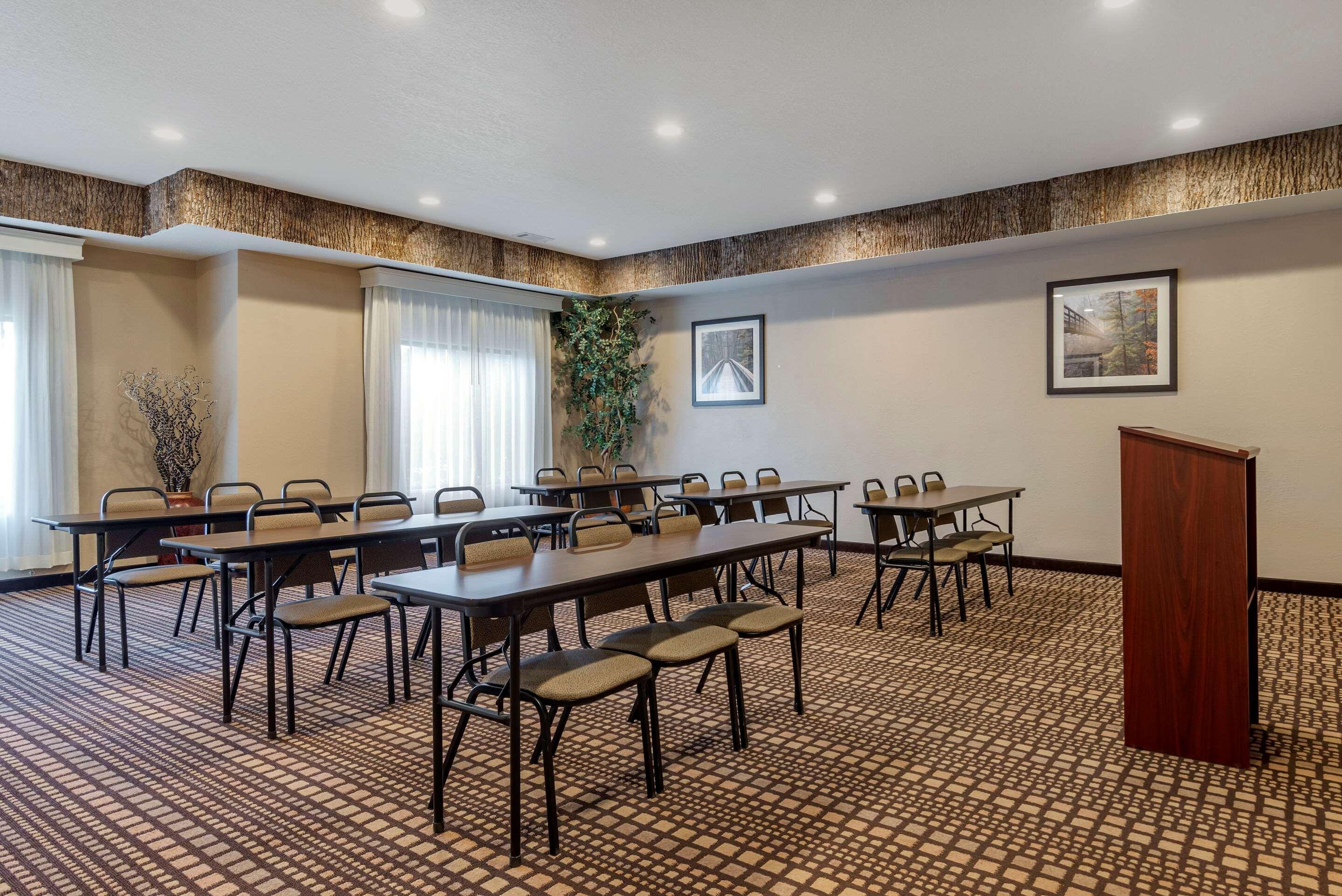 Comfort Inn & Suites Blue Ridge Bagian luar foto