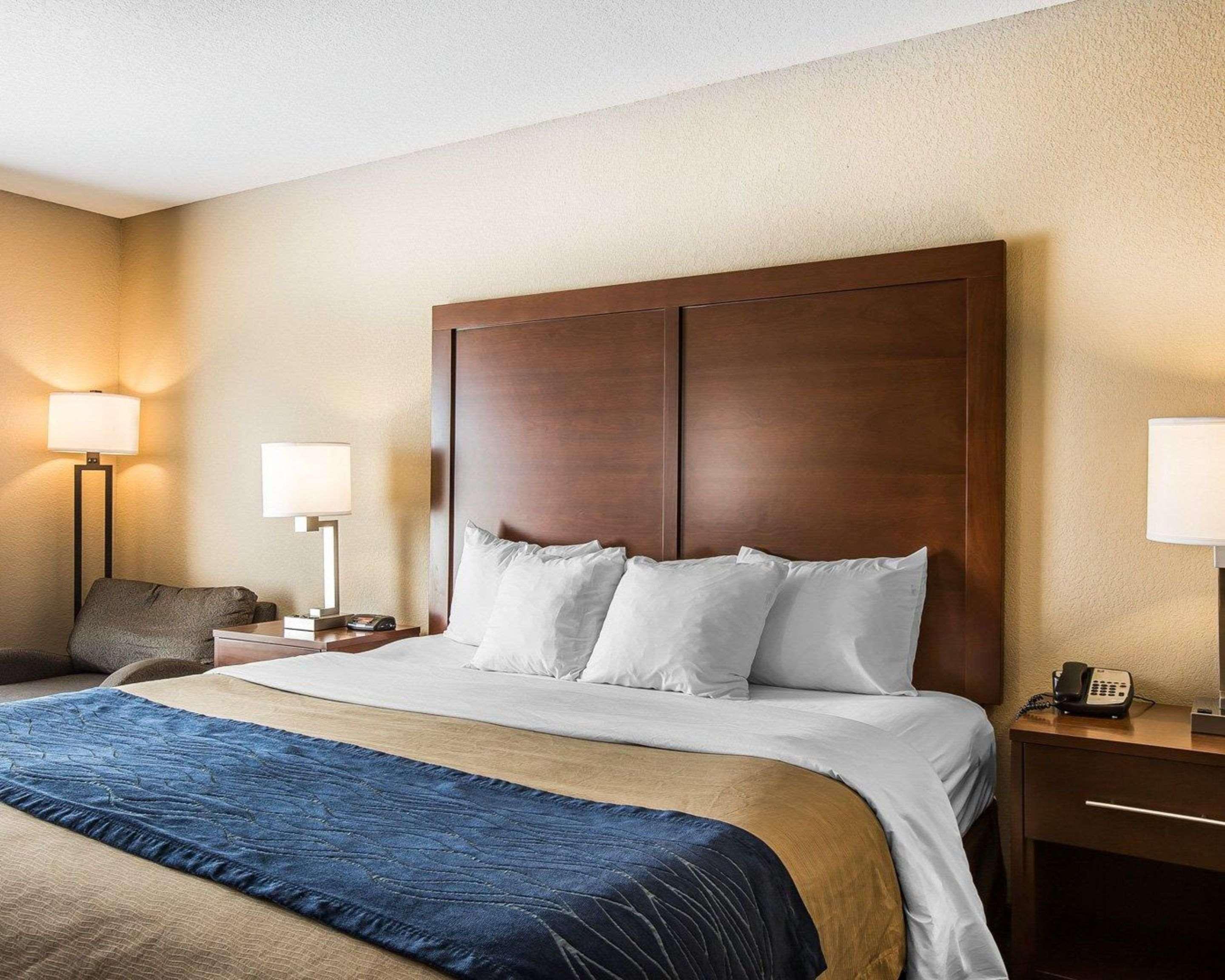 Comfort Inn & Suites Blue Ridge Bagian luar foto