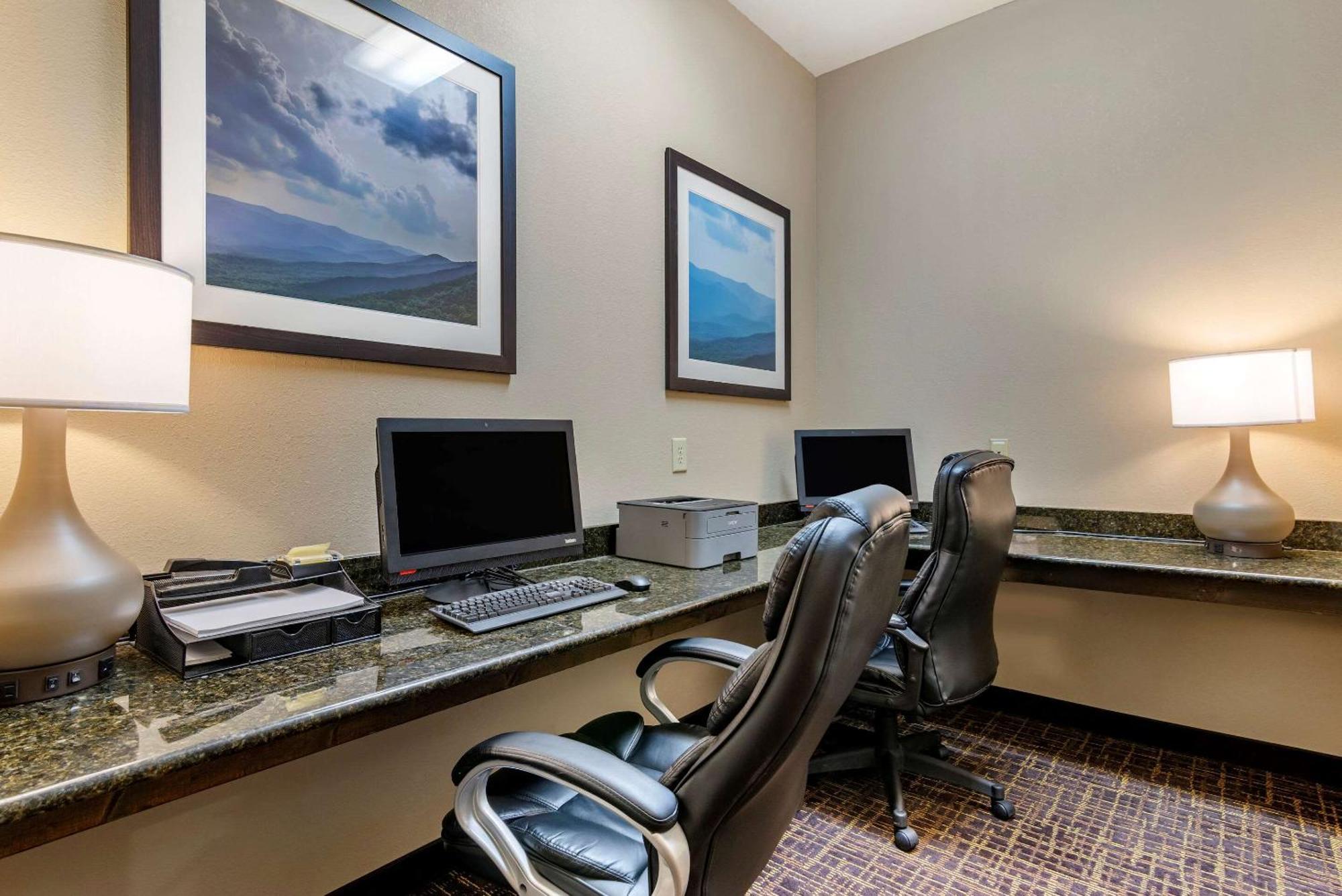 Comfort Inn & Suites Blue Ridge Bagian luar foto