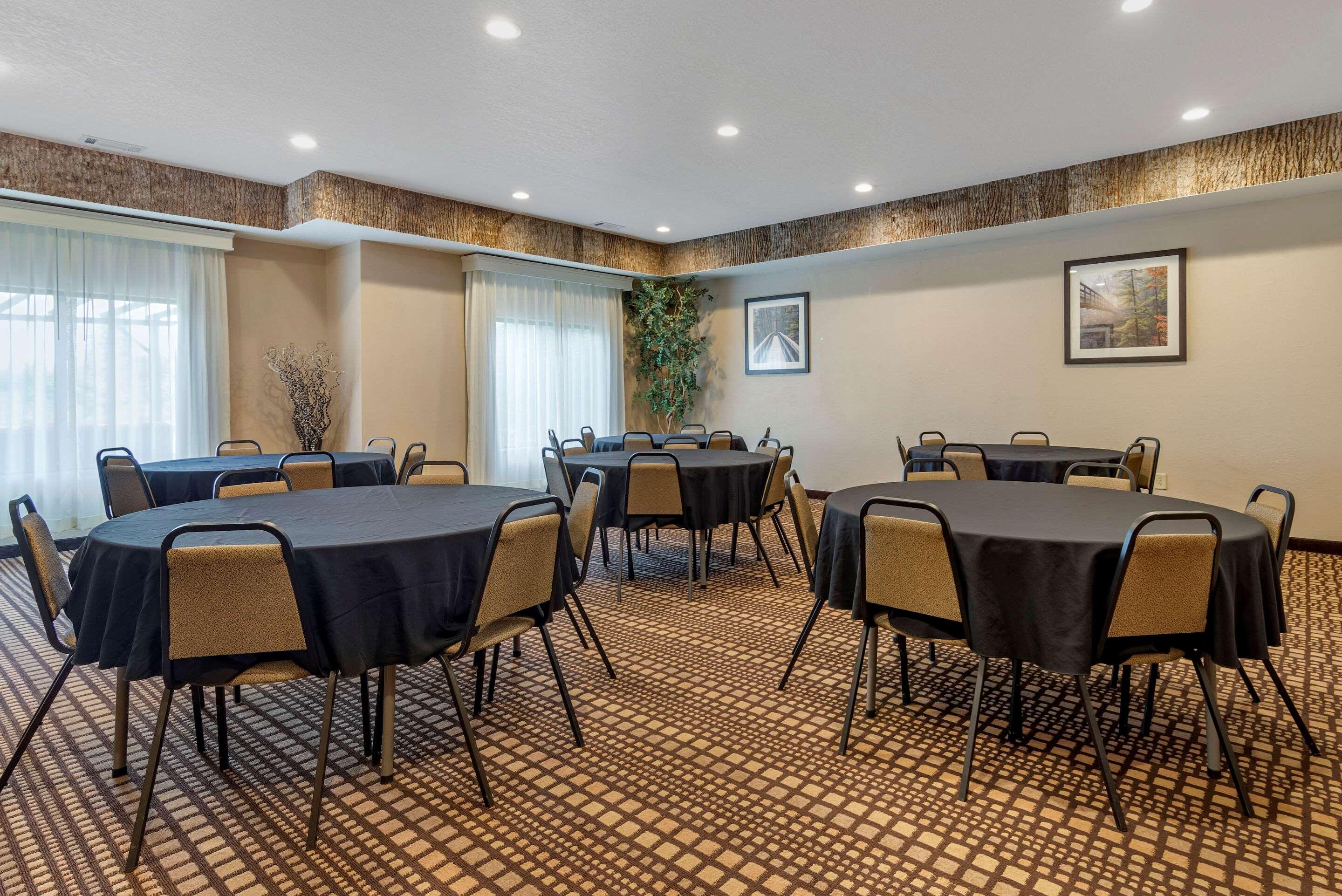 Comfort Inn & Suites Blue Ridge Bagian luar foto