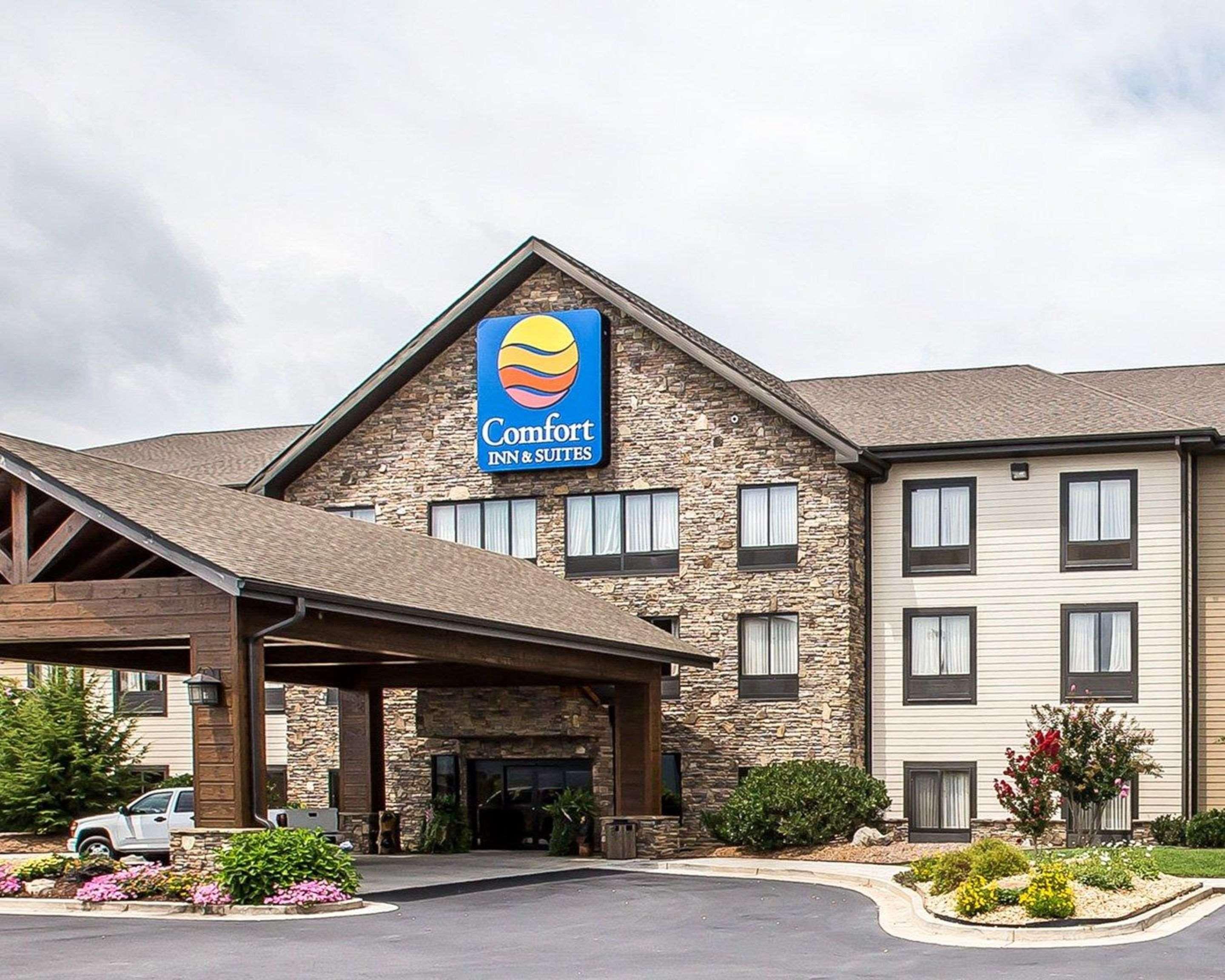 Comfort Inn & Suites Blue Ridge Bagian luar foto