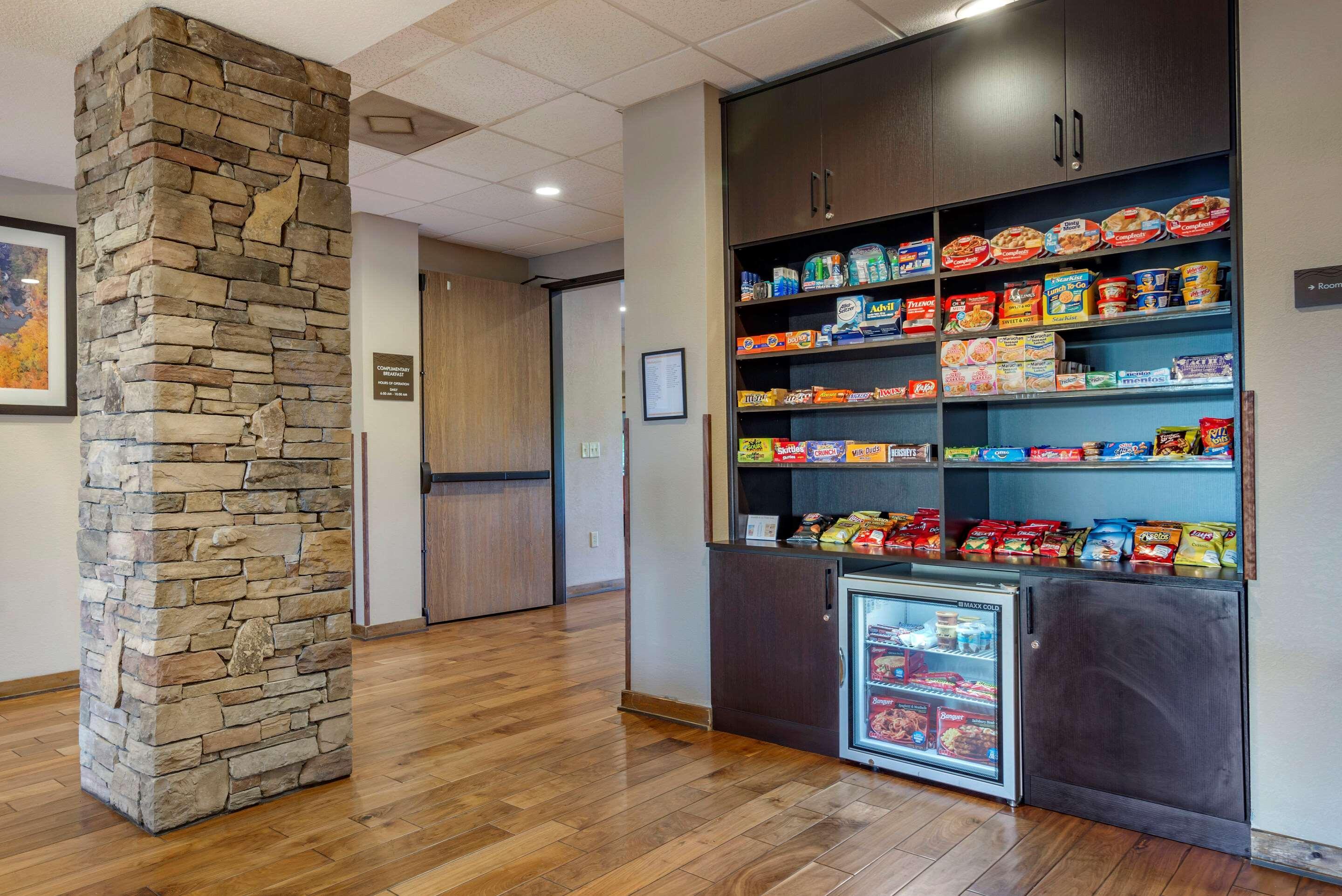 Comfort Inn & Suites Blue Ridge Bagian luar foto