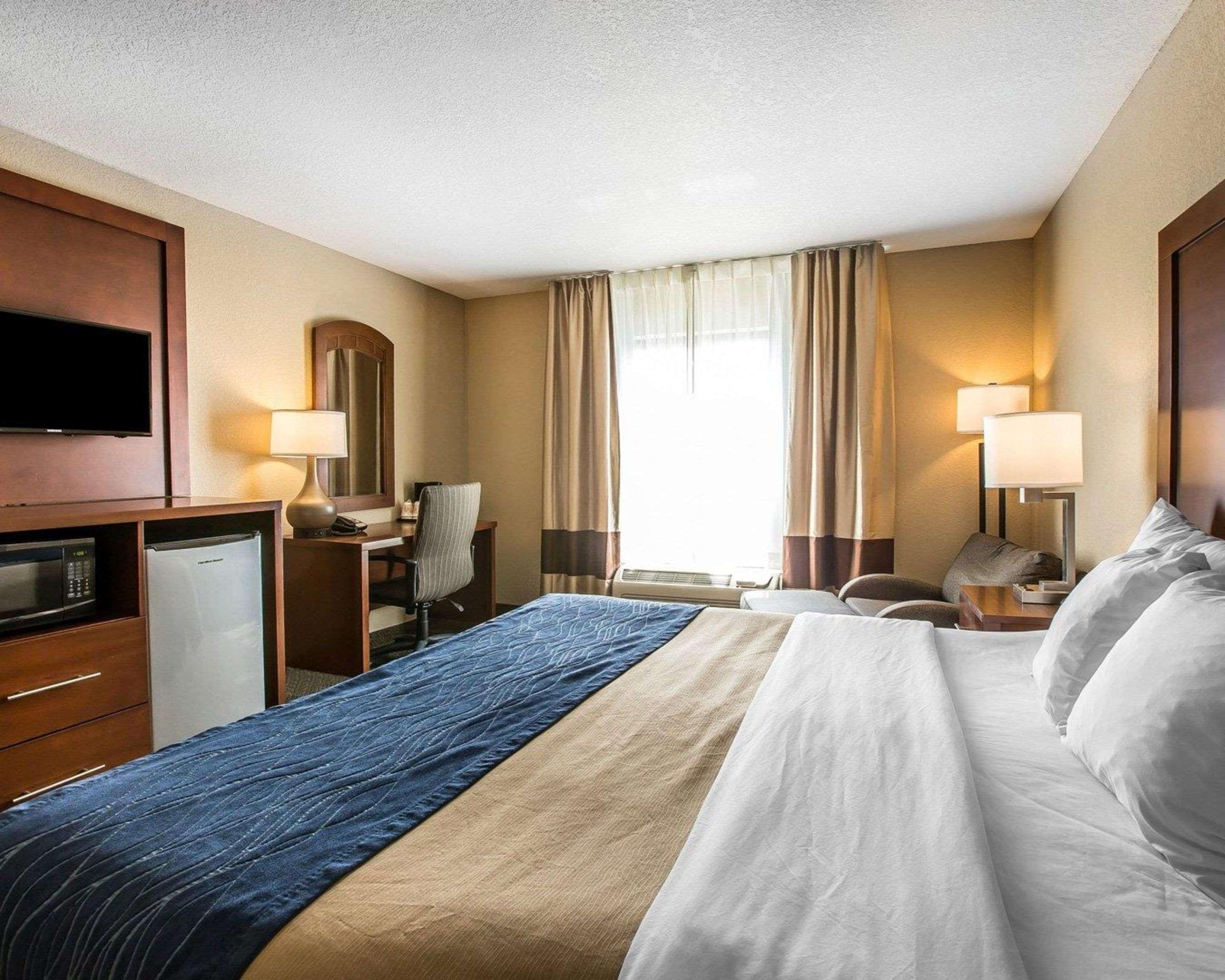Comfort Inn & Suites Blue Ridge Bagian luar foto