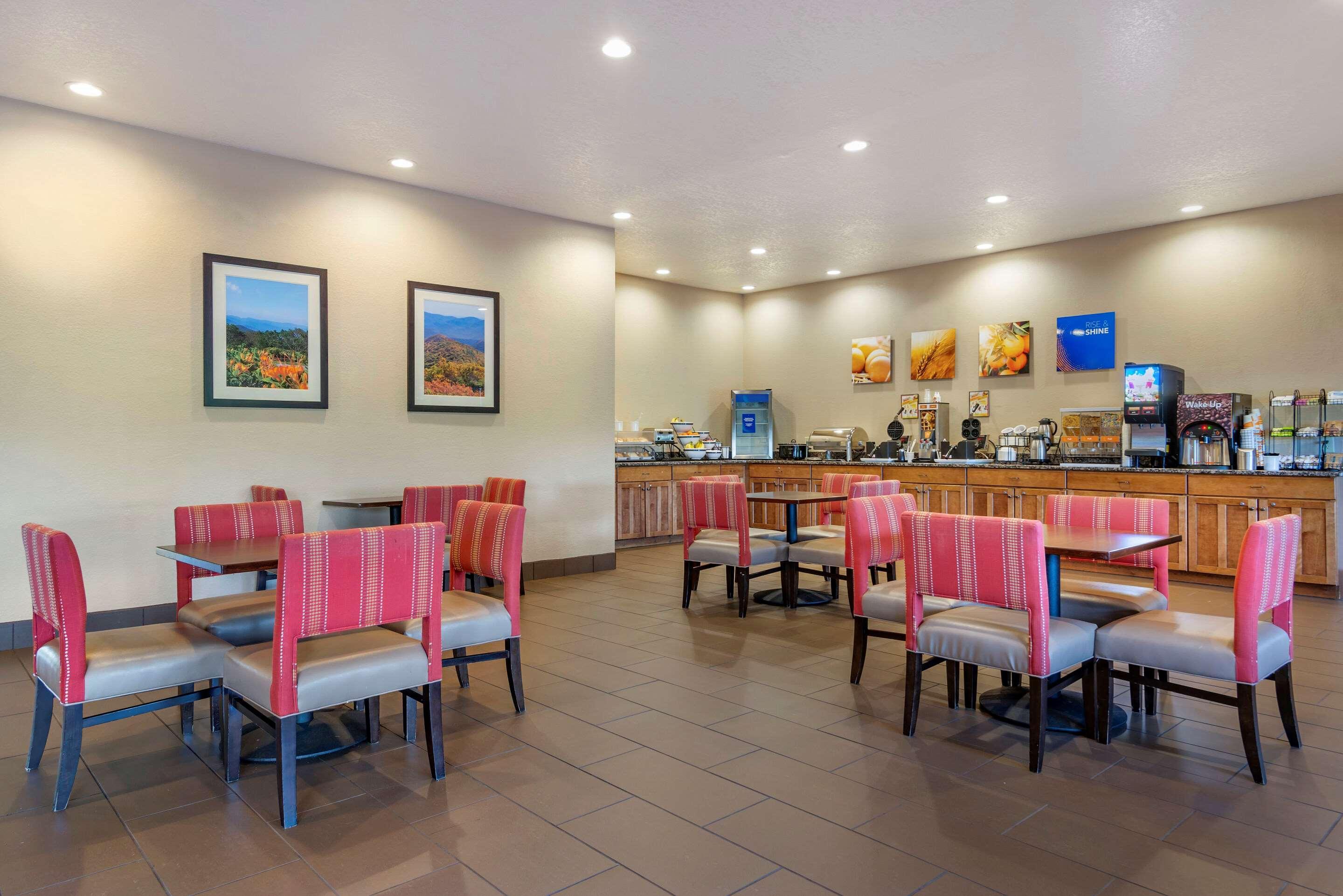 Comfort Inn & Suites Blue Ridge Bagian luar foto