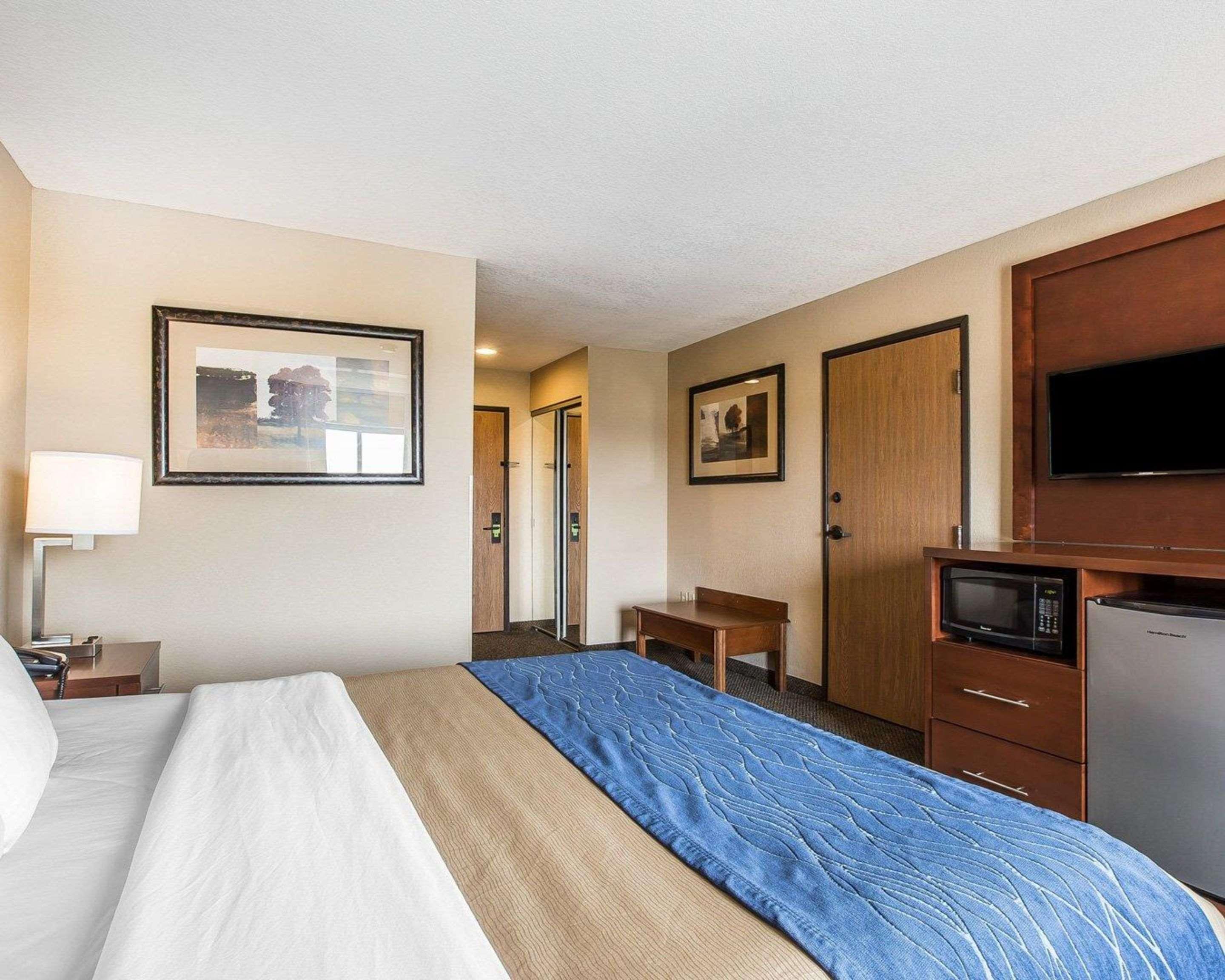 Comfort Inn & Suites Blue Ridge Bagian luar foto