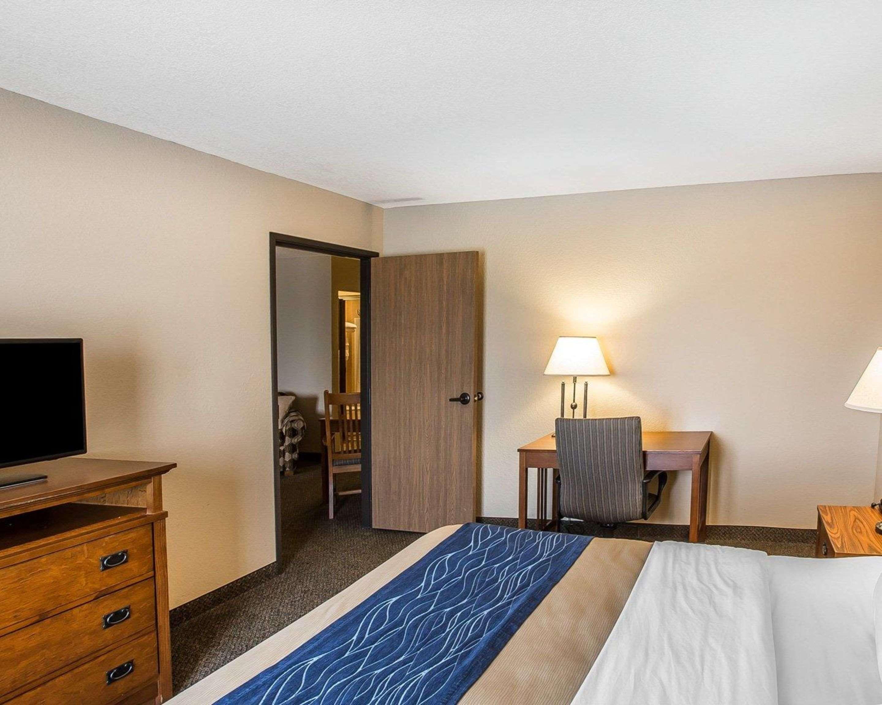 Comfort Inn & Suites Blue Ridge Bagian luar foto