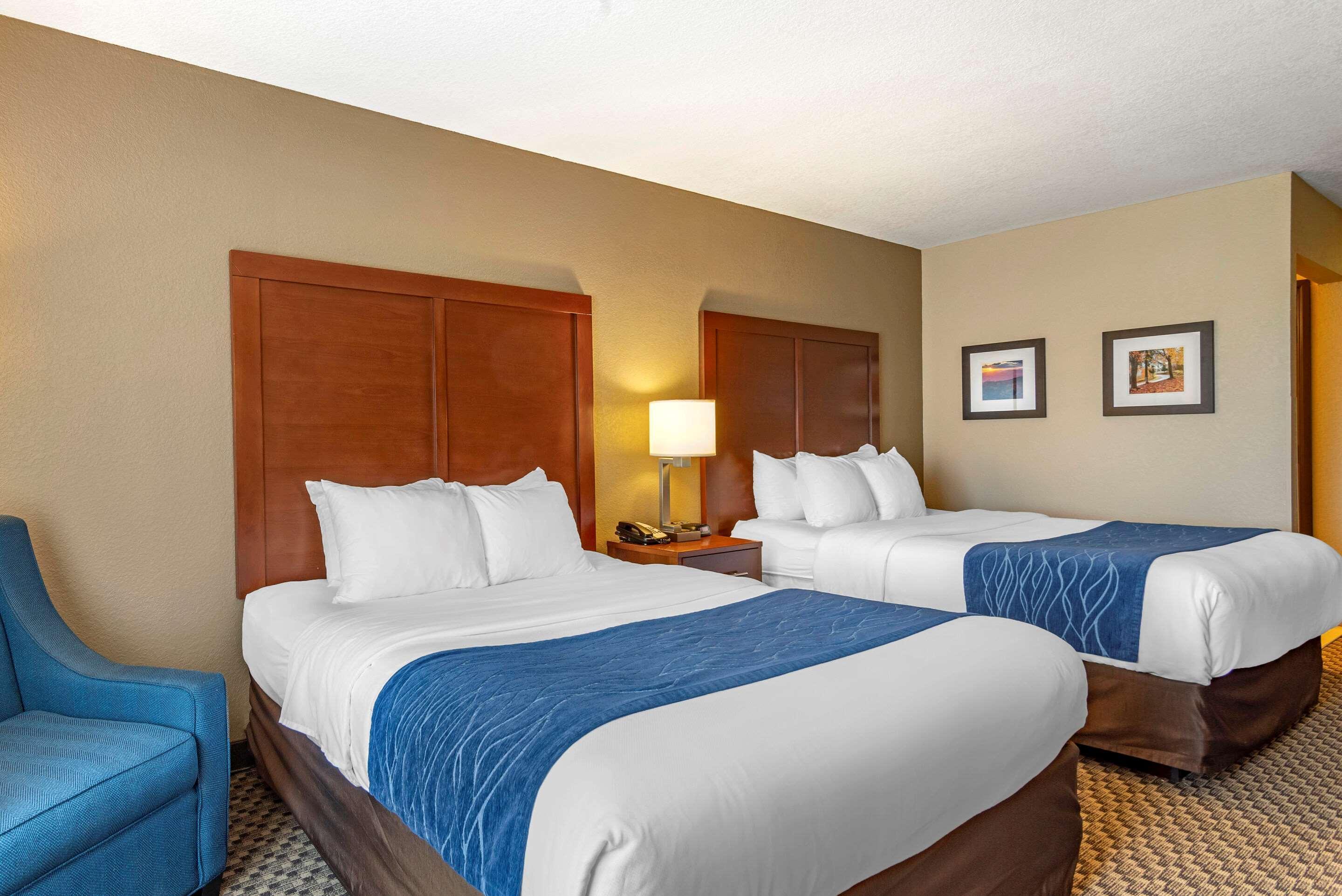 Comfort Inn & Suites Blue Ridge Bagian luar foto