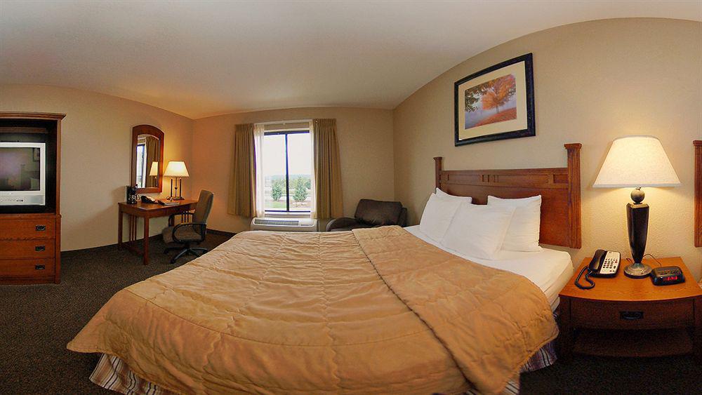 Comfort Inn & Suites Blue Ridge Bagian luar foto